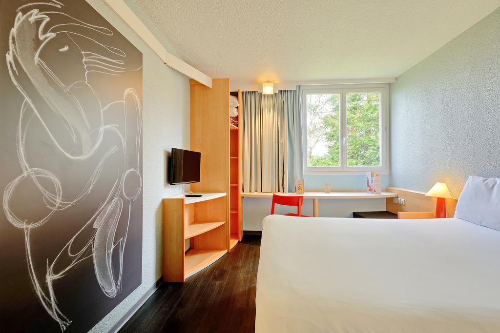 Ibis Poitiers Beaulieu Hotel Room photo